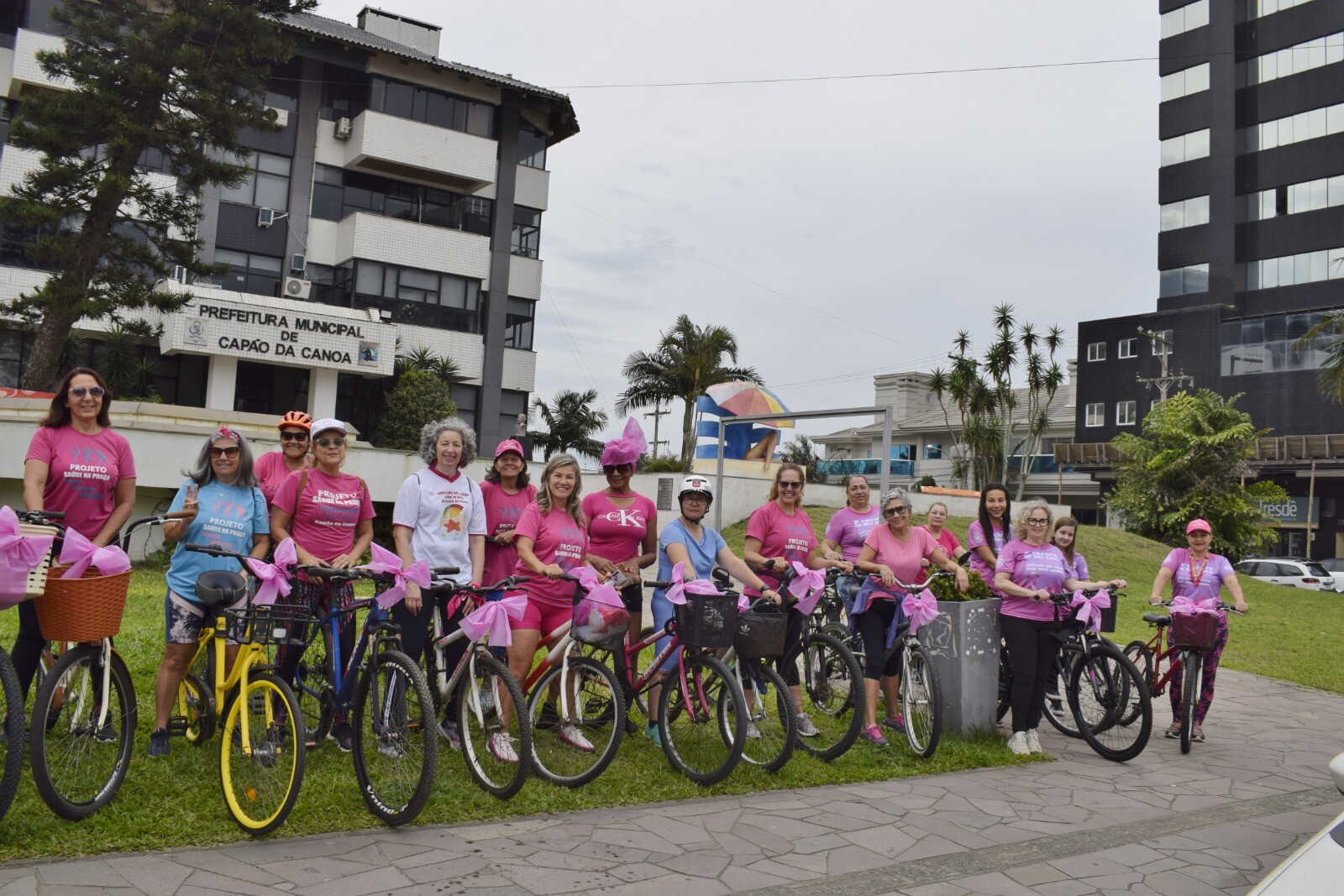 3º Bike Rosa - Concentração Prefeitura.jpeg