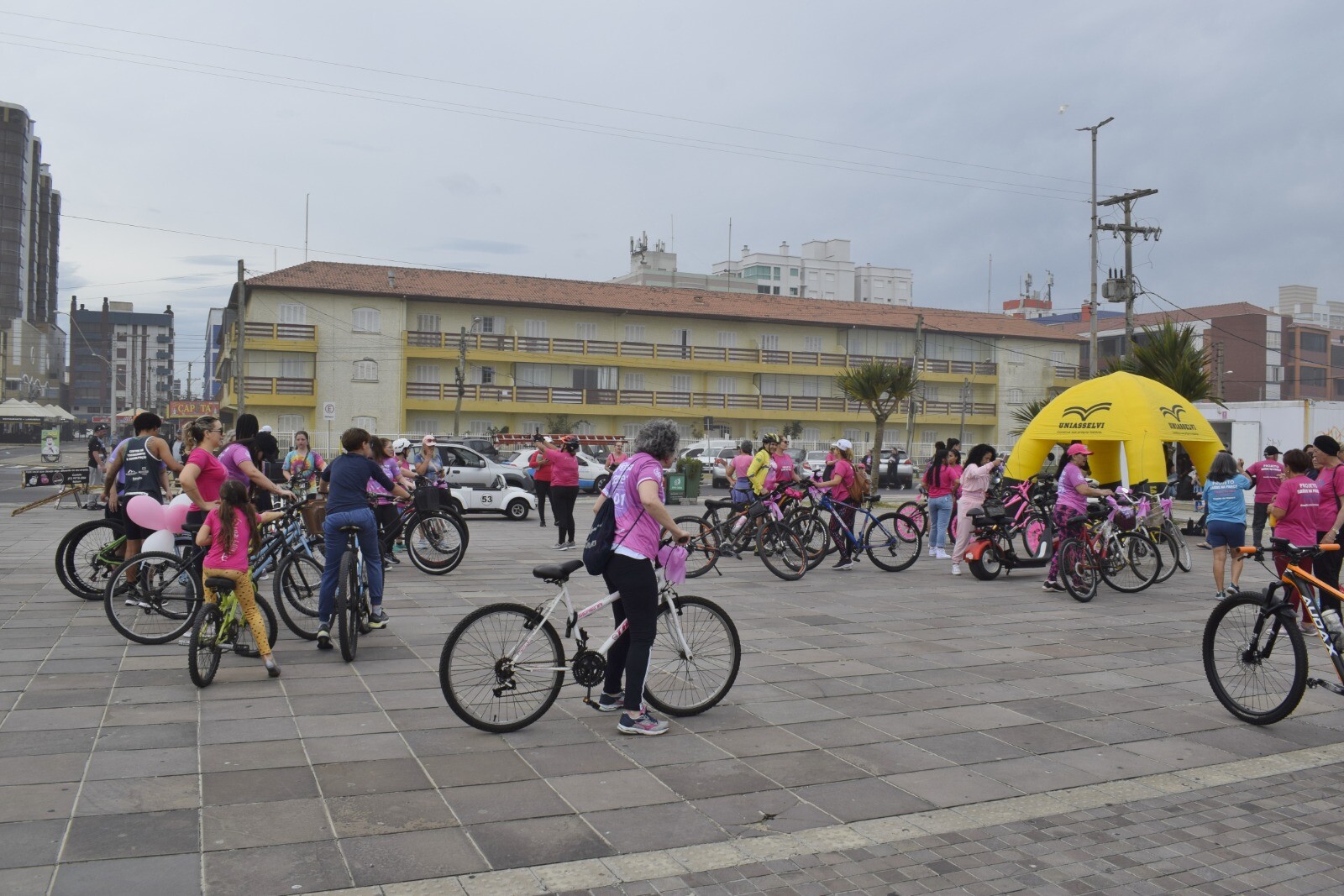 3º Bike Rosa - Participantes e Confraternização.jpeg