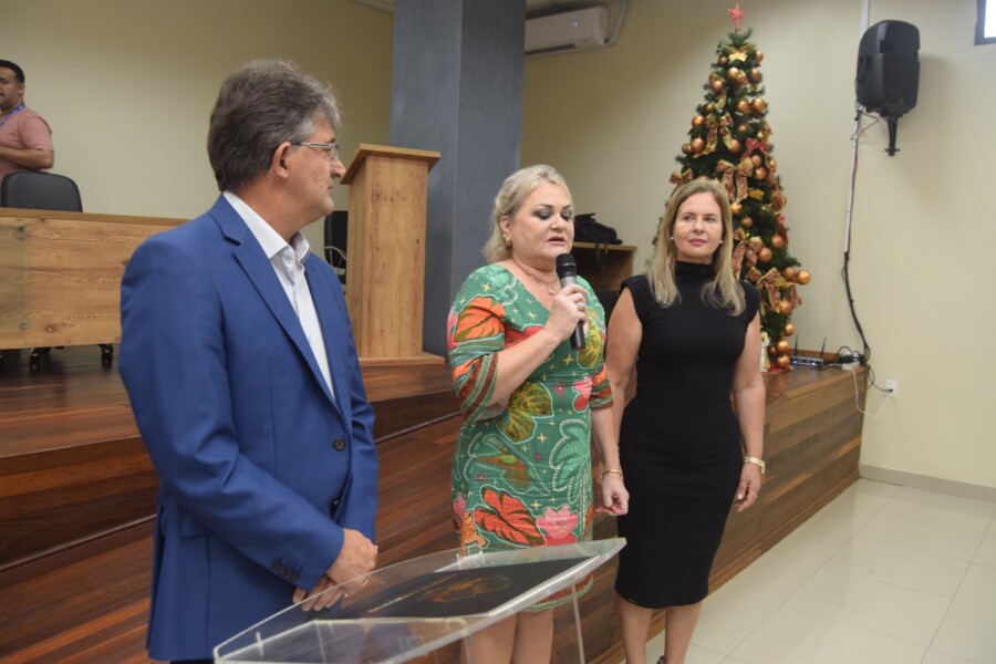 prefeitura-promove-cerimonia-de-posse-das-novas-equipes-diretivas-das-escolas