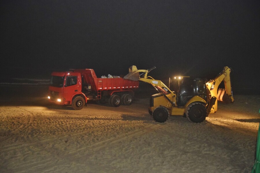 prefeitura-intensifica-limpezas-na-faixa-de-areia-e-nos-bairros-durante-a-temporada-de-veraneio