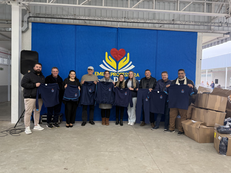 entrega-dos-novos-uniformes-escolares-da-rede-municipal-de-capao-da-canoa