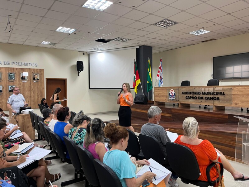 sme-realiza-reuniao-com-diretores-das-escolas-municipais-visando-ano-letivo-2024