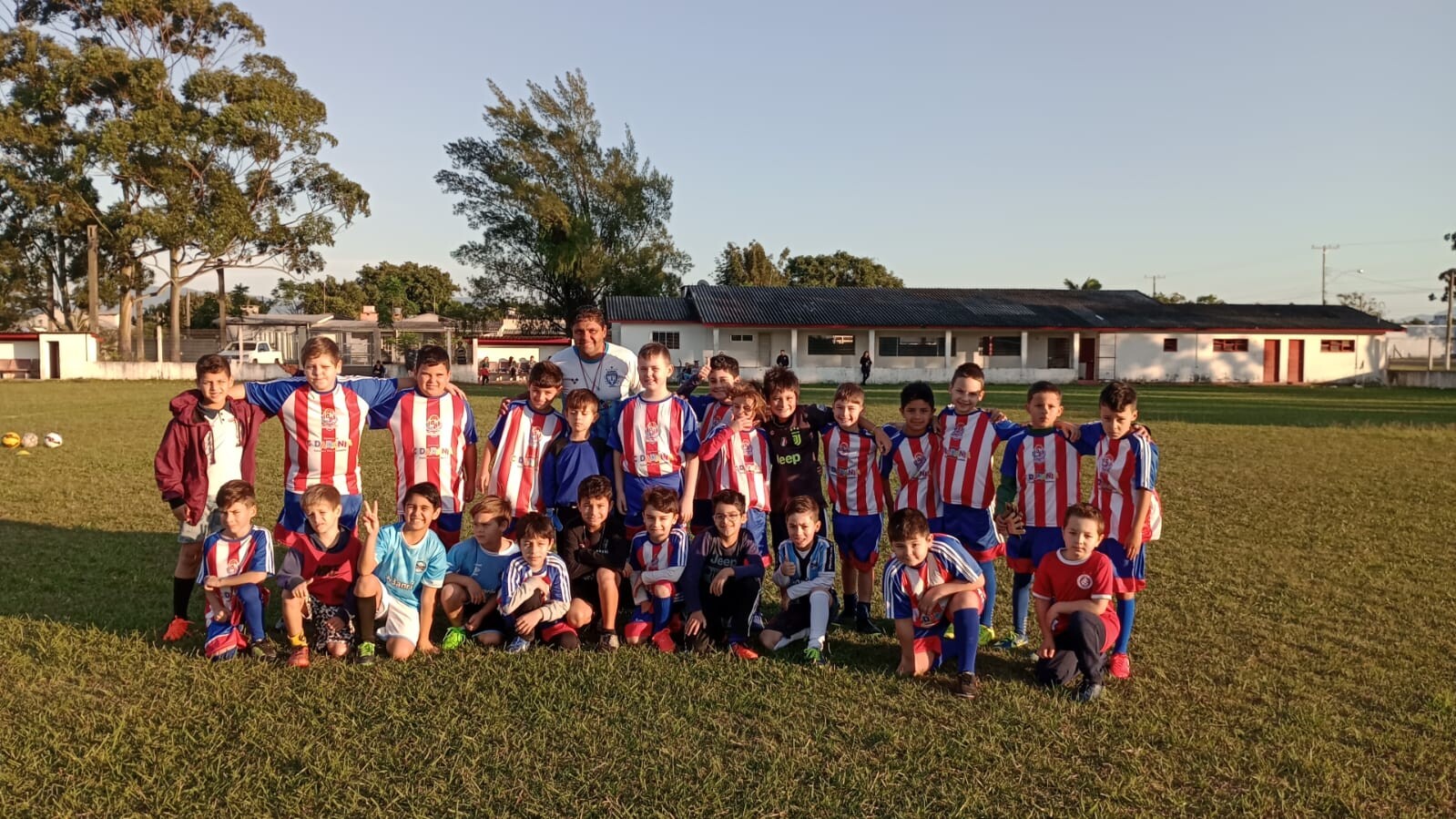 Projeto Cidadania e Educação - Escolas de Futebol X.jpeg