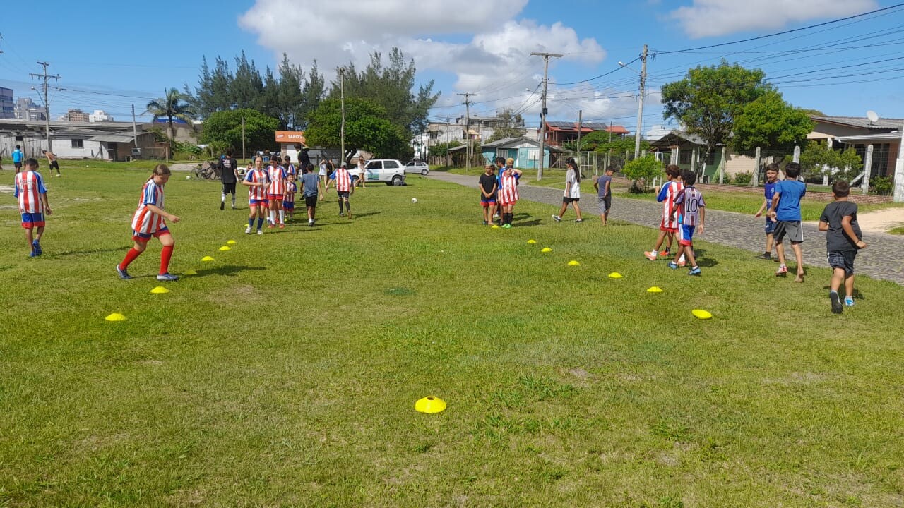 Projeto Cidadania e Educação - Escolas de Futebol III.jpeg