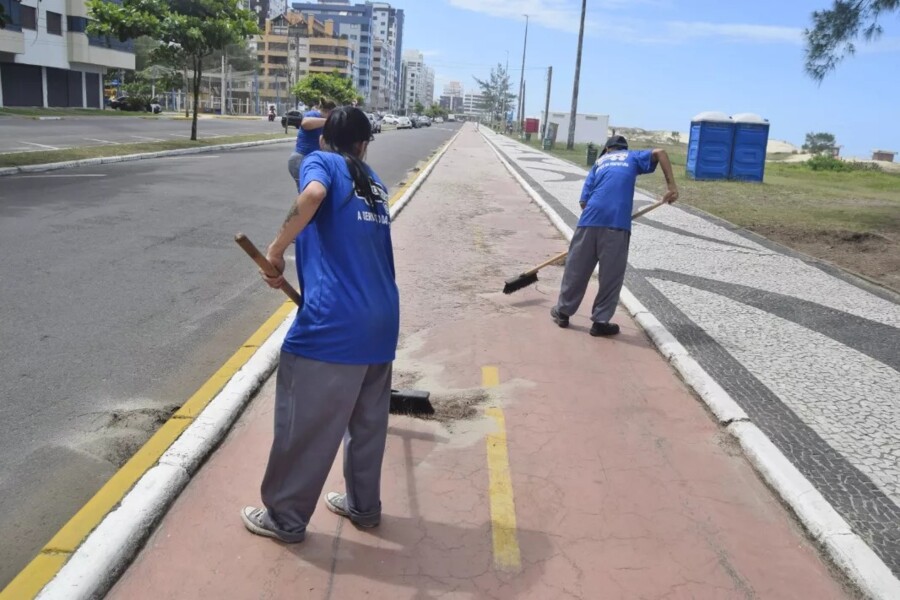 limpeza-e-cuidados-com-ruas-e-espacos-publicos-e-destaque