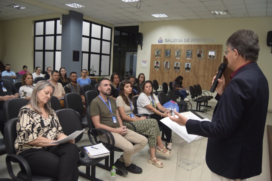 politica-municipal-para-a-populacao-em-situacao-de-rua-foi-tema-de-reuniao-nessa-segunda-feira-04