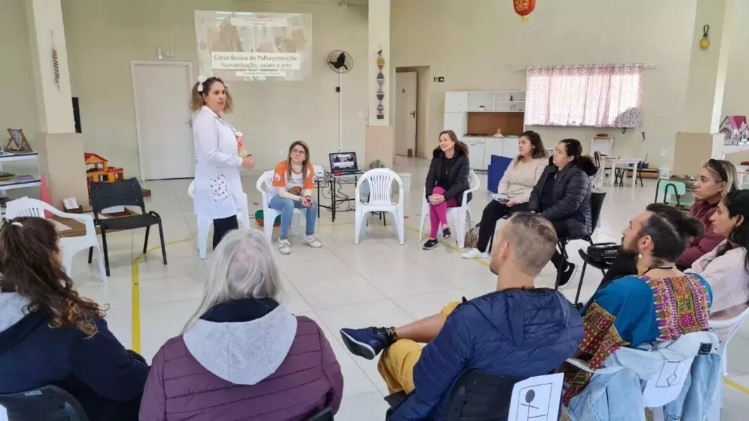 realizado-curso-de-formacao-basica-em-palhacoterapia